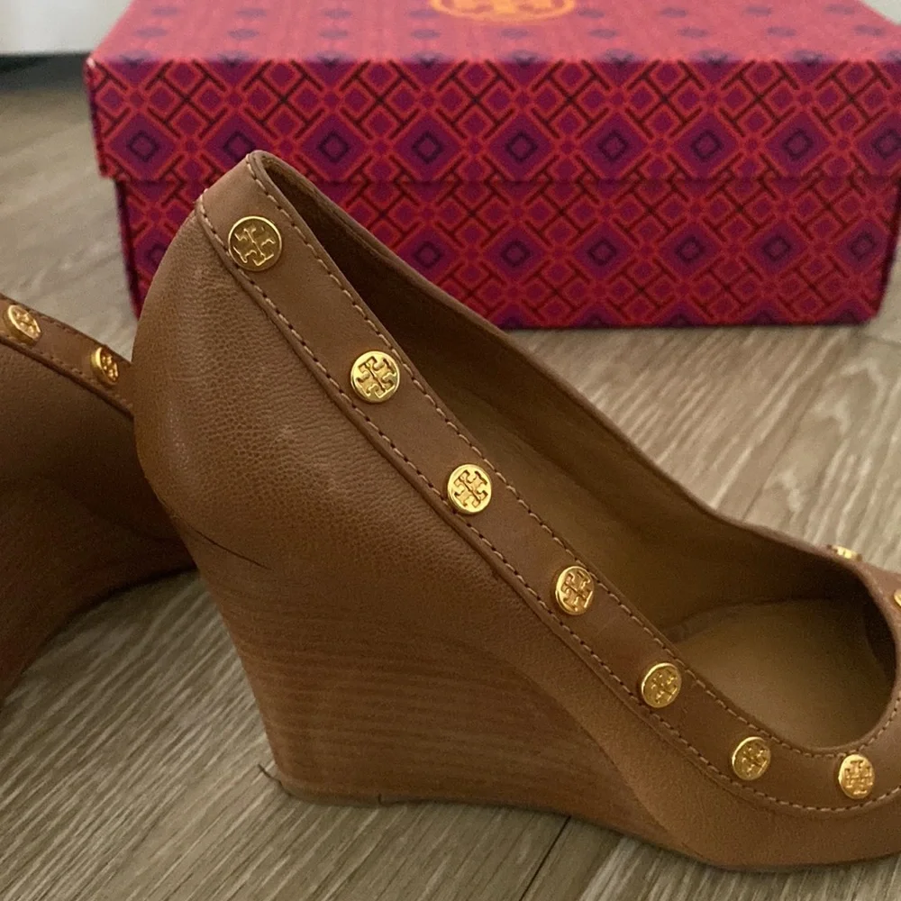 Tory Burch peep toe leather wedges - Picture 7 of 10